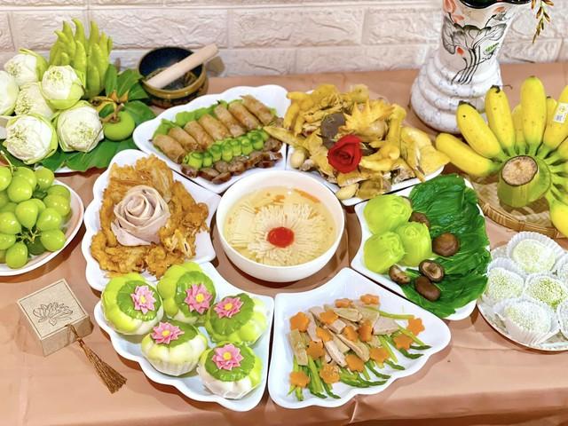 Các mẹ đảm đua nhau khoe mâm cúng Rằm tháng 7 mặn, ngọt ai cũng mê-6