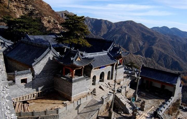 Cửa ải kỳ vĩ của Trung Quốc, hiểm trở đến mức chỉ chim nhạn bay qua được-1