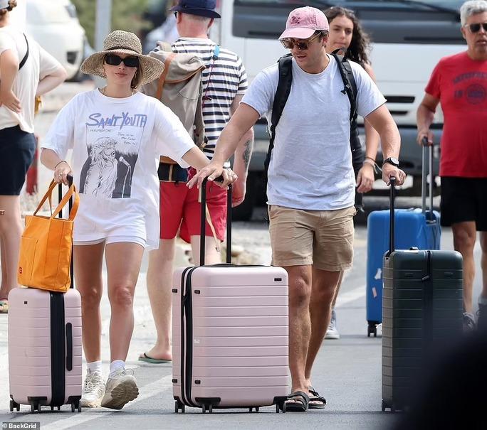 Bông hồng Margot Robbie gợi cảm với áo tắm-7