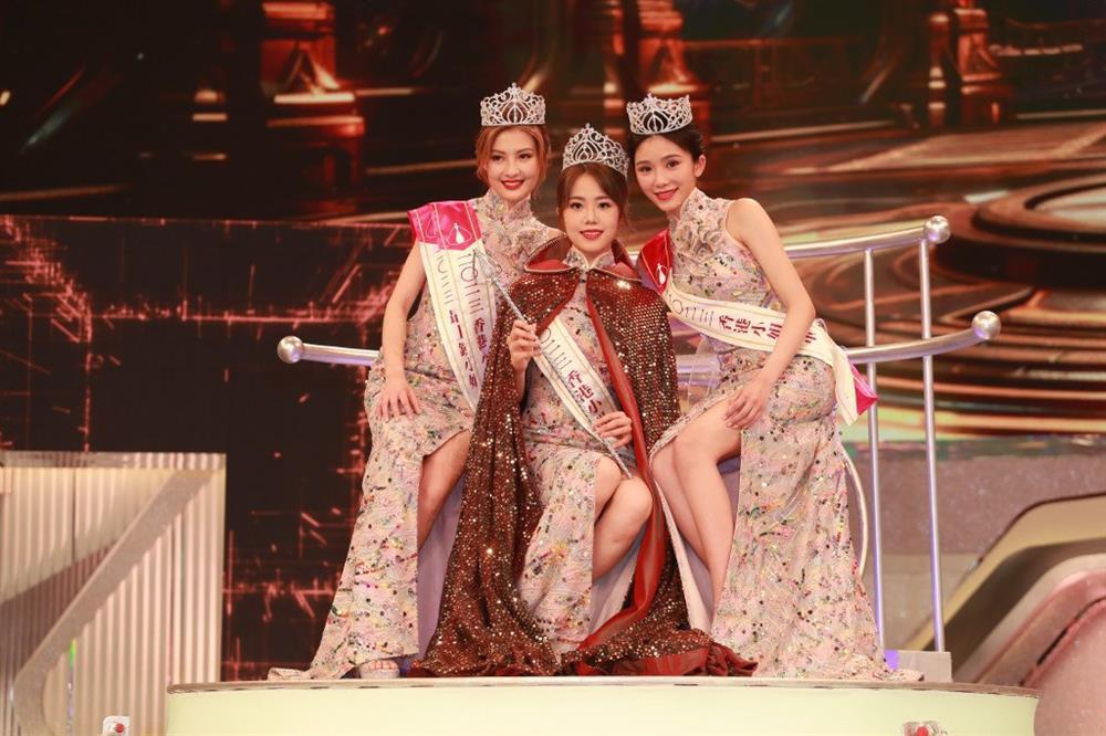 16 thí sinh Hoa hậu Hong Kong khiêu vũ áo tắm nửa người trên sóng truyền hình bị la ó-1