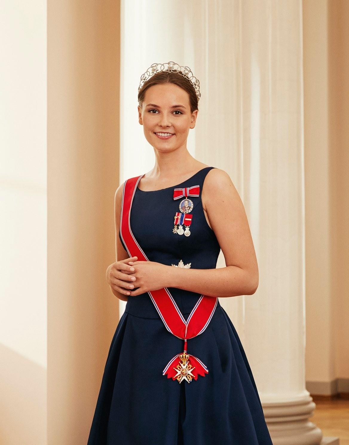 Người thừa kế ngai vàng trẻ tuổi của hoàng gia thế giới-11