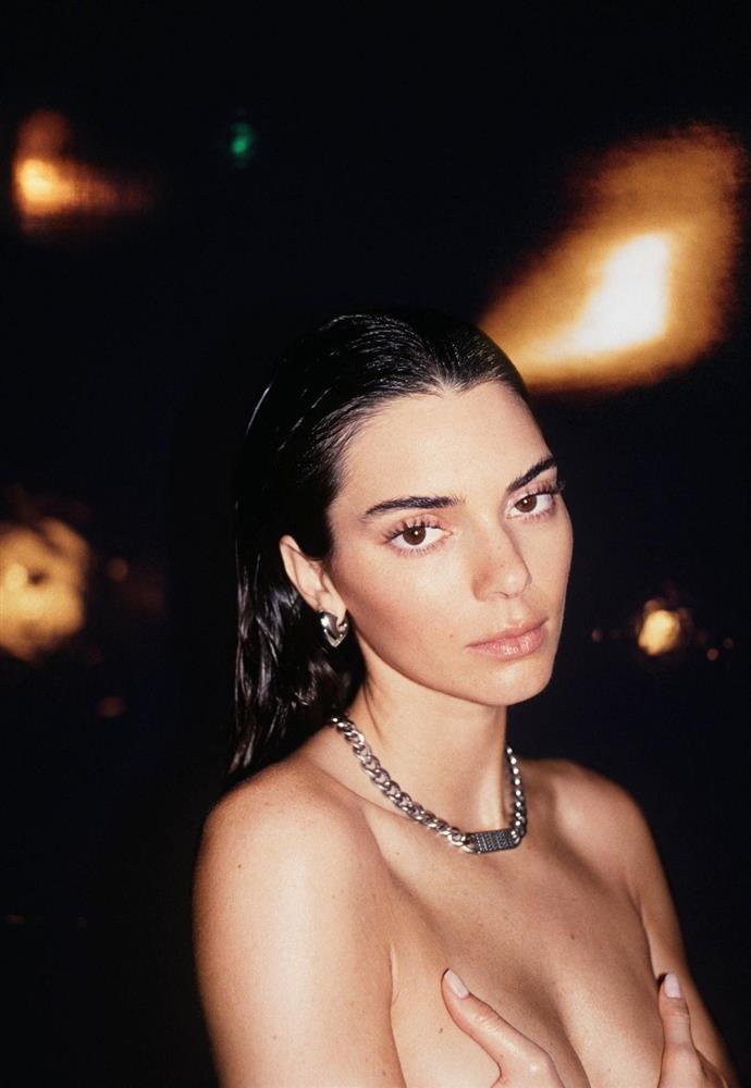 Thường xuyên cởi đồ chụp ảnh quảng cáo, Kendall Jenner bị chê kém đẳng cấp-5