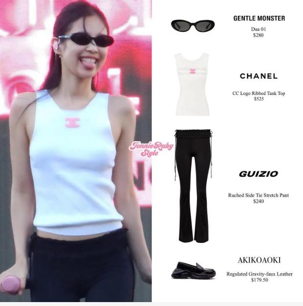 Outfit mùa thu của Jennie toàn đồ trắng đen nhưng biến hóa được theo 3 style-5