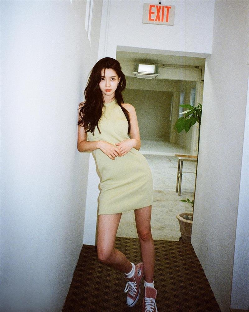 Nữ phụ 32 tuổi của phim Tầng Lớp Itaewon gợi ý 10 set đồ trẻ hóa phong cách-3