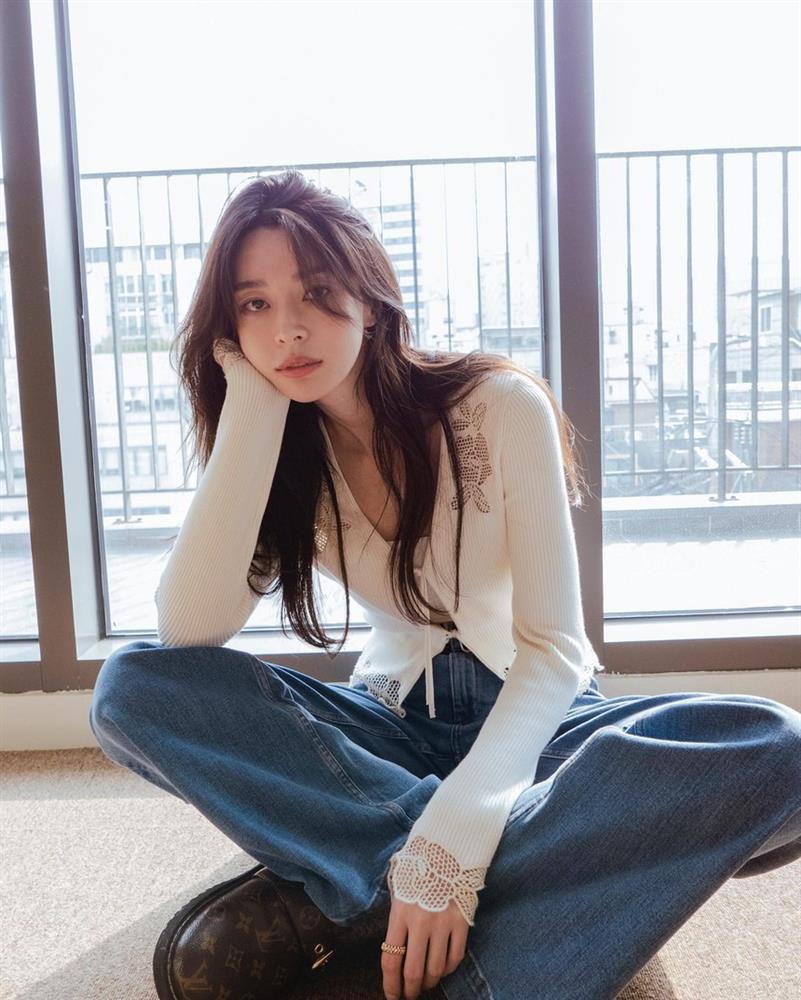 Nữ phụ 32 tuổi của phim Tầng Lớp Itaewon gợi ý 10 set đồ trẻ hóa phong cách-6