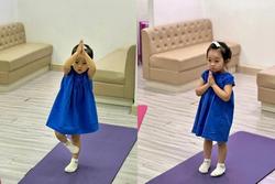 Mới 3 tuổi, con gái Cường Đô la đã tập yoga, gây chú ý với biểu cảm nghiêm túc