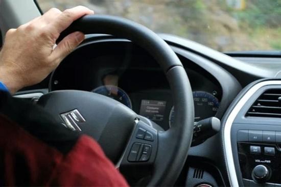 Cho bạn cùng lớp đi nhờ xe rồi gây tai nạn, bạn đòi bồi thường 630 triệu đồng