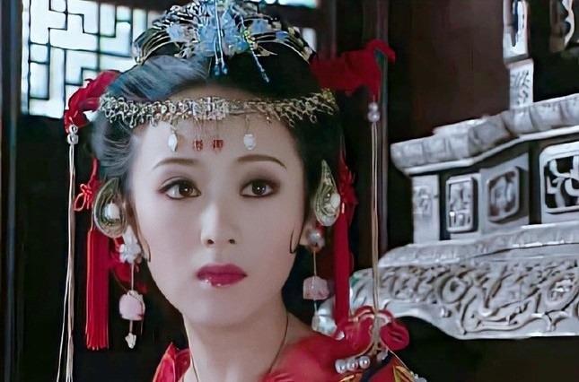 Nữ chính 10X bị chê già như mẹ bạn diễn-1