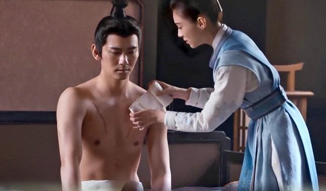 Nữ chính 10X bị chê già như mẹ bạn diễn-7