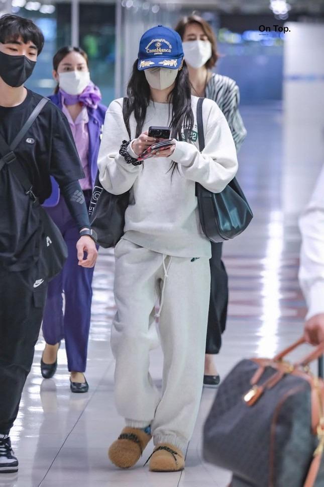 Lisa (BlackPink) bị vây quanh sau tin hẹn hò con trai tỷ phú giàu nhì thế giới-5