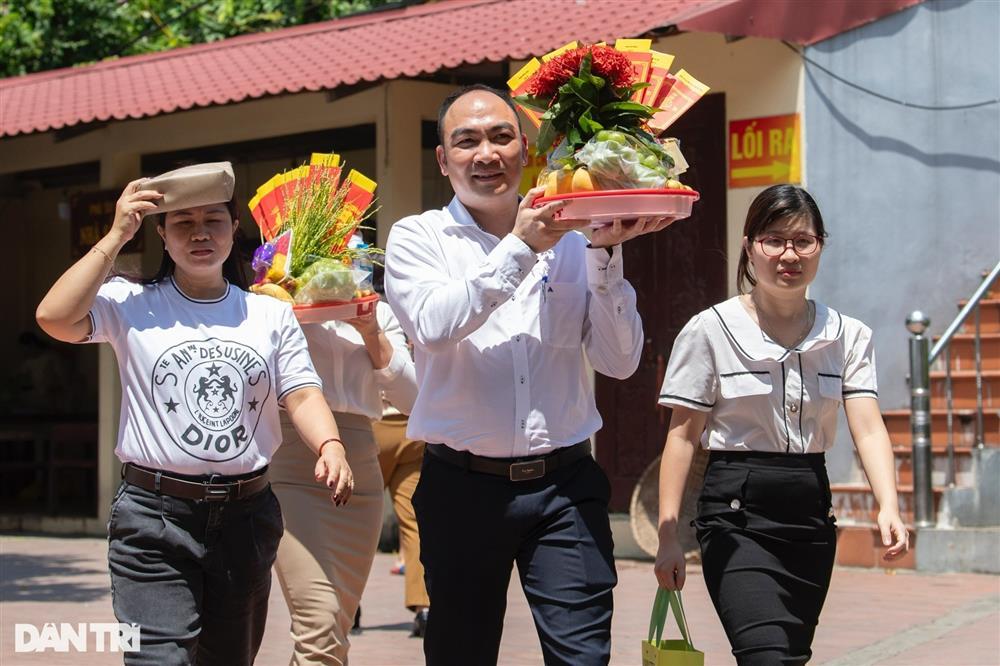 Phủ Tây Hồ vắng vẻ ngày Rằm tháng Bảy-7