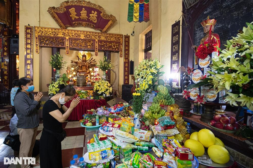 Phủ Tây Hồ vắng vẻ ngày Rằm tháng Bảy-12