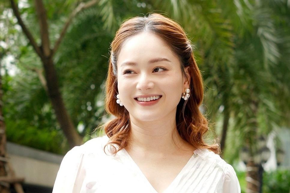 Lan Phương nói lý do chồng Tây không ghen khi vợ đóng cảnh tình cảm-1