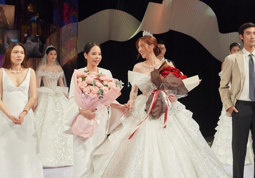Vợ Hồ Quang Hiếu diện váy cưới làm từ 60m vải trong lần đầu catwalk-1