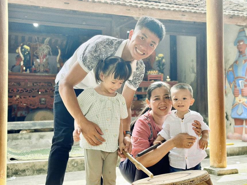 Gia đình Quang Hải, Văn Hậu tụ tập liên hoan, Văn Đức đưa con về quê ăn Rằm tháng 7-5