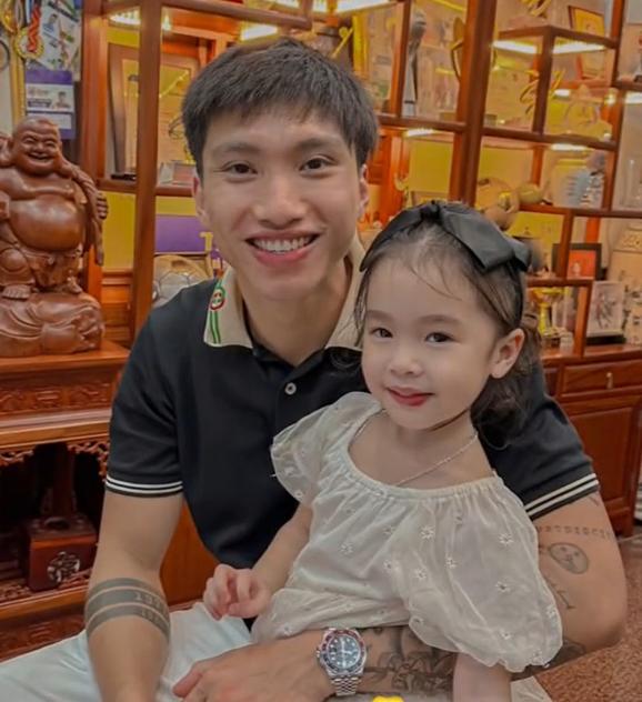 Gia đình Quang Hải, Văn Hậu tụ tập liên hoan, Văn Đức đưa con về quê ăn Rằm tháng 7-2