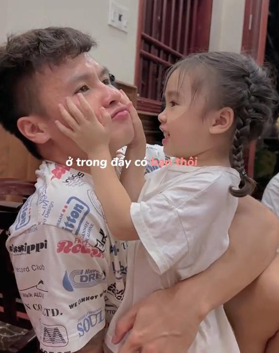 Gia đình Quang Hải, Văn Hậu tụ tập liên hoan, Văn Đức đưa con về quê ăn Rằm tháng 7-3