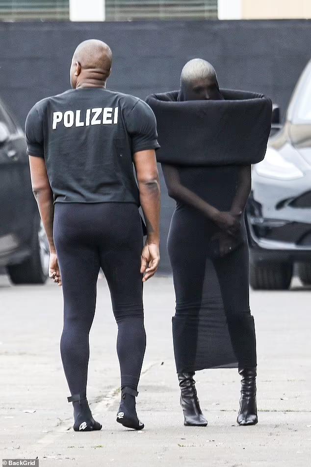 Những trò lố gây sốc của Kanye West với vợ-3