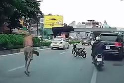 Bắt giữ 'tiểu lý phi đao' trên đường phố Hà Nội