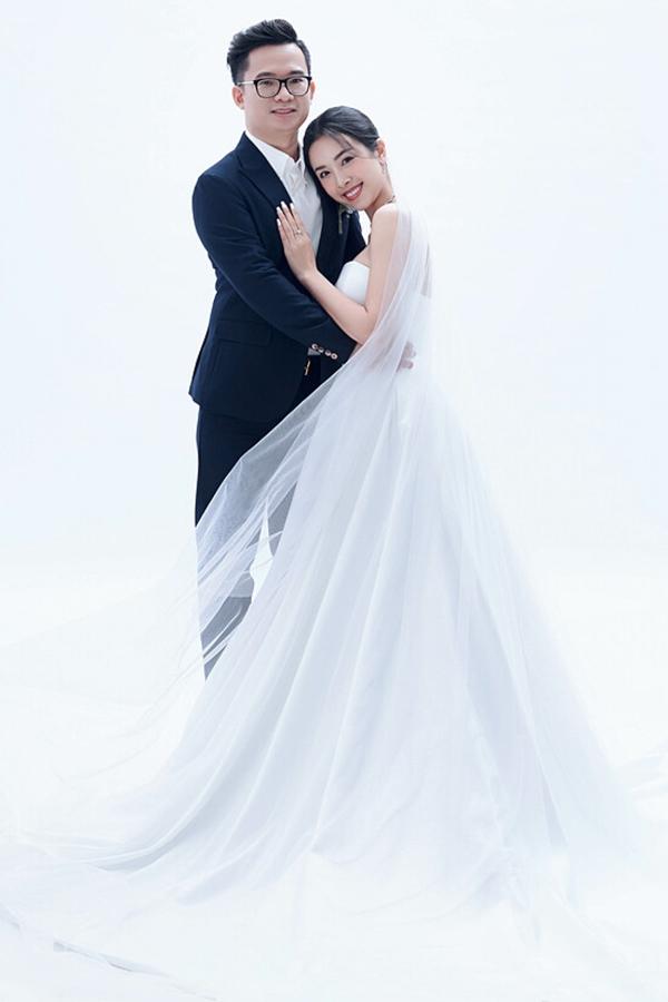 Chân dung mẹ chồng một Á hậu Vbiz quý con dâu đến mức tặng cả biệt thự mặt phố hoành tráng-3