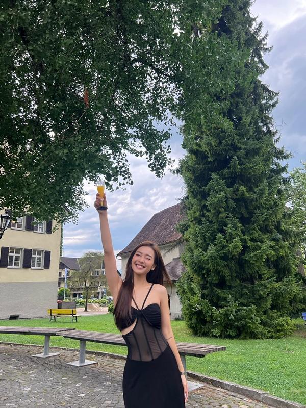 Vợ Thanh Sơn thử nghiệm style thả rông táo bạo-10