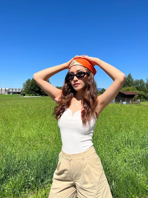 Vợ Thanh Sơn thử nghiệm style thả rông táo bạo-12