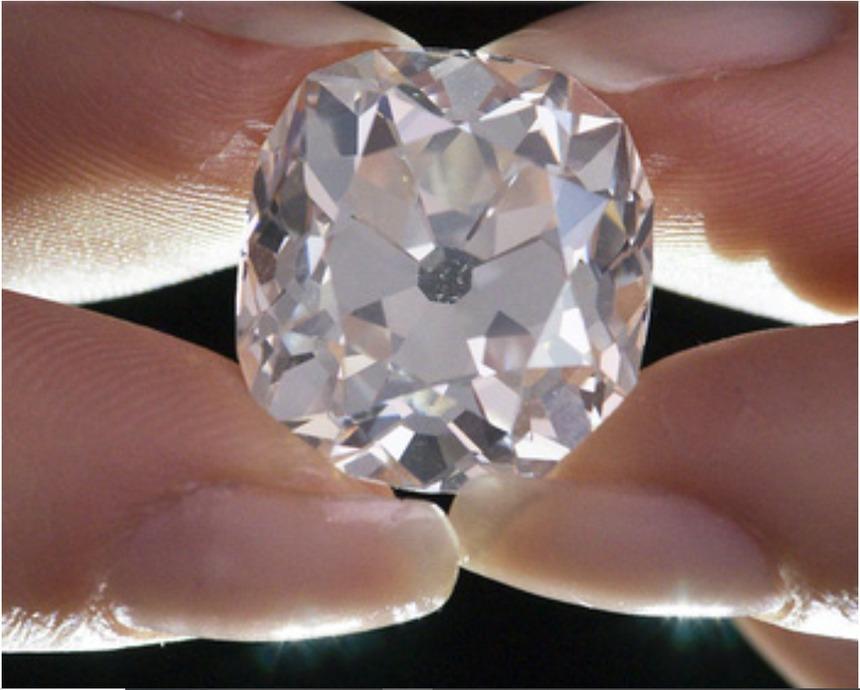 Đeo chiếc nhẫn vào cửa hàng trang sức, cô gái bất ngờ nhận tin tài sản của mình tăng 20 tỷ-2