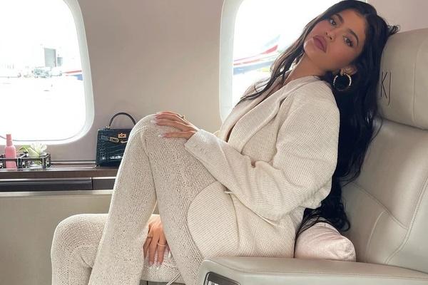 Tiếp viên hàng không đuổi bà bầu và đứa trẻ khuyết tật khỏi máy bay gây phẫn nộ-2