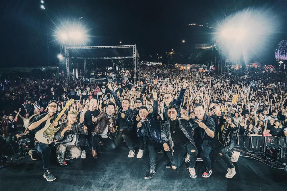 Trương Thế Vinh và loạt sao Việt sốc khi biết tin ca sĩ Huy Bảo qua đời tuổi 32-4