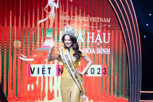 Người đẹp đất Cảng Đoàn Thị Thu Hằng đăng quang Mrs Grand Vietnam 2023-2