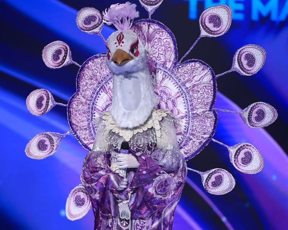 Chị họ của Khánh Thi - Phan Hiển vừa tái xuất đã bị loại ở Ca sĩ mặt nạ-3