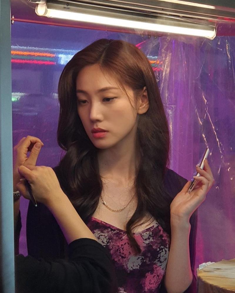 Song sinh của Nana (Mask Girl) ngoài đời: Thích để mặt mộc, diện đồ giấu dáng-2