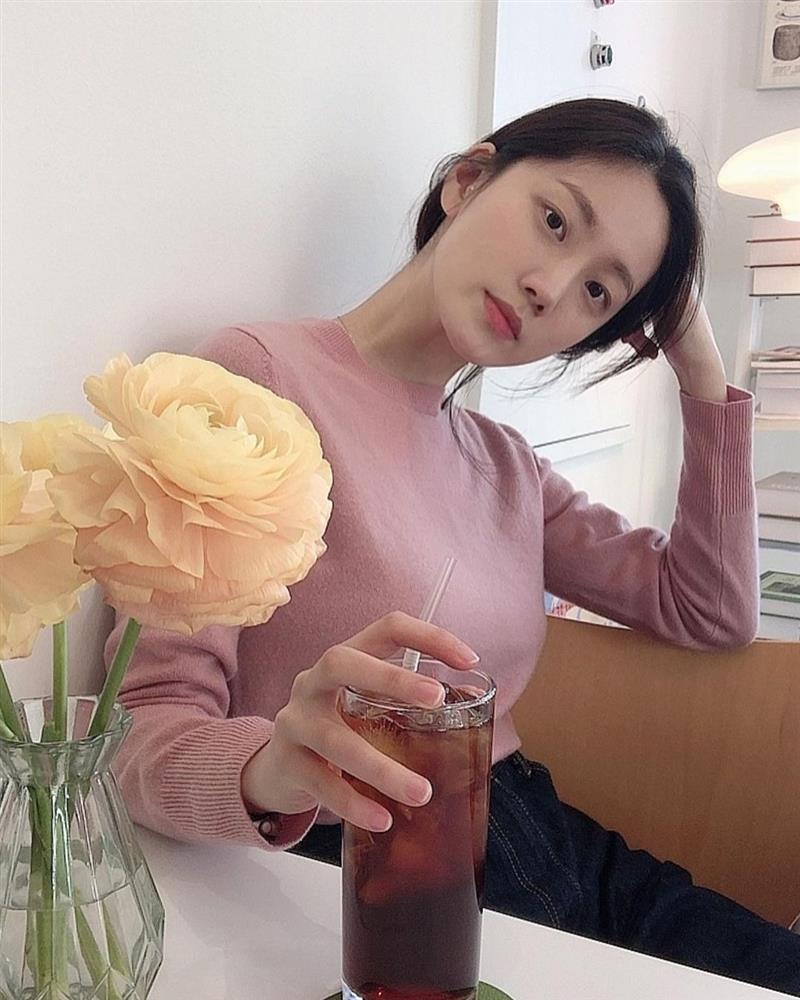 Song sinh của Nana (Mask Girl) ngoài đời: Thích để mặt mộc, diện đồ giấu dáng-5