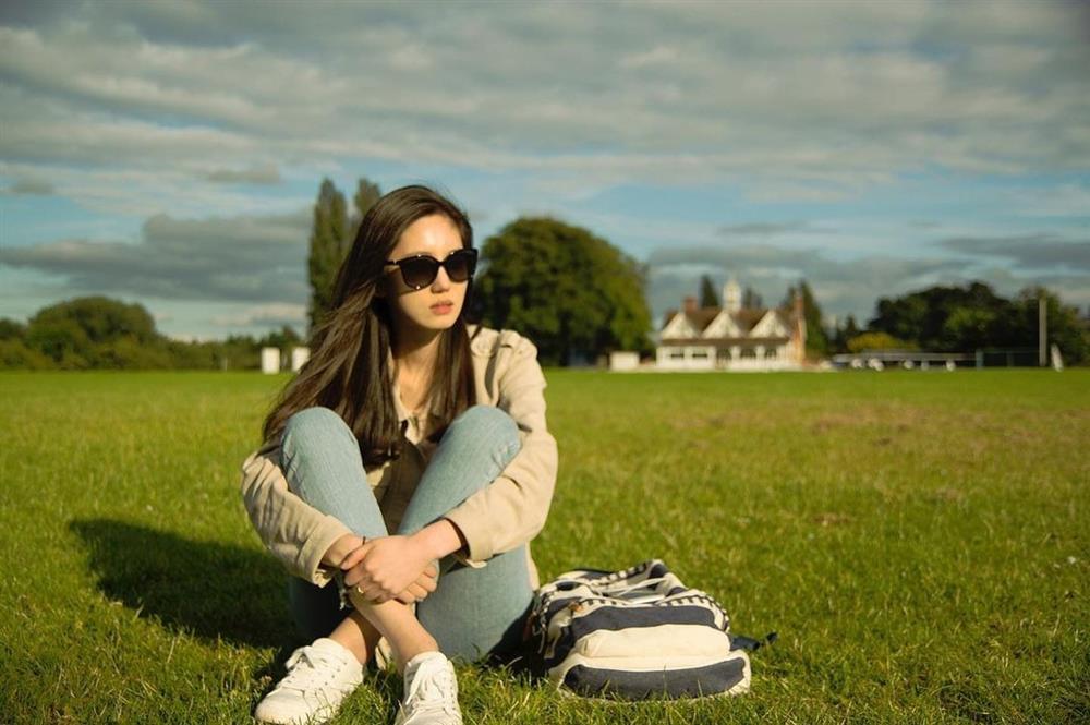 Song sinh của Nana (Mask Girl) ngoài đời: Thích để mặt mộc, diện đồ giấu dáng-8