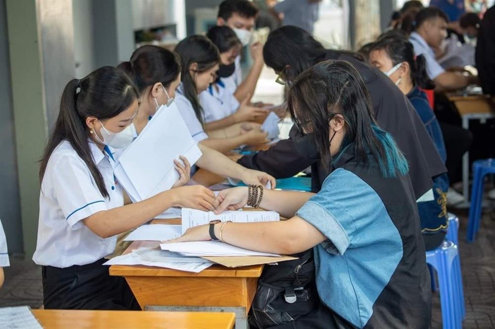 Dì mừng cả cây vàng đỗ đại học, cháu từ chối thẳng vì ngượng lắm-2