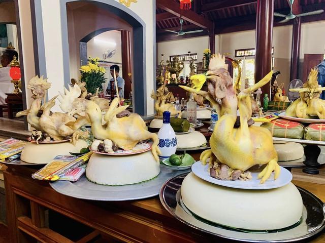 Cận cảnh phi đội gà bay nổi tiếng trong mâm cúng rằm tháng 7 ở Hà Tĩnh-2