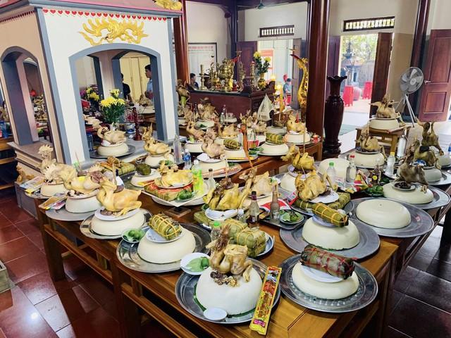 Cận cảnh phi đội gà bay nổi tiếng trong mâm cúng rằm tháng 7 ở Hà Tĩnh-3