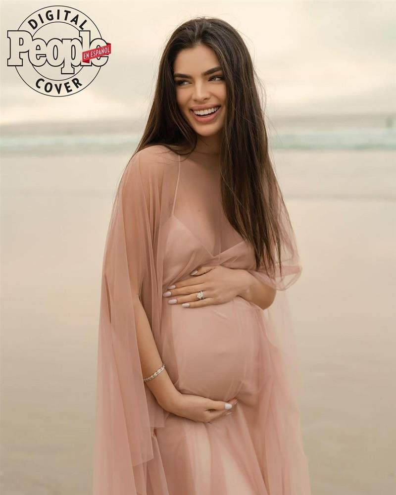 Á hậu Hoàn vũ lấy chồng hơn 31 tuổi khoe dáng sau sinh con-1