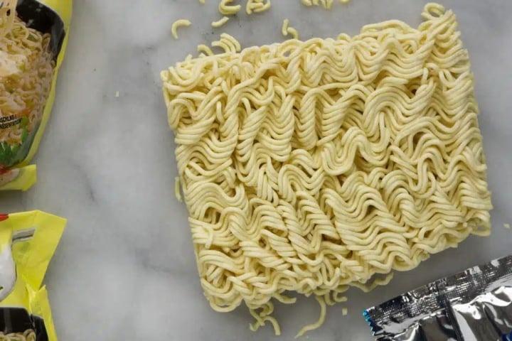 Tại sao mỳ ăn liền được gọi là mỳ tôm?-1