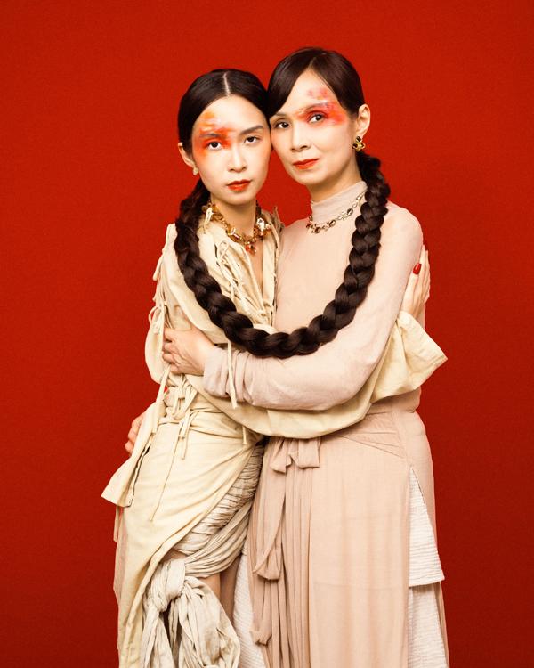 Vợ danh hài Xuân Hinh gây ngỡ ngàng với nhan sắc trẻ đẹp trong bộ ảnh cùng gia đình-1