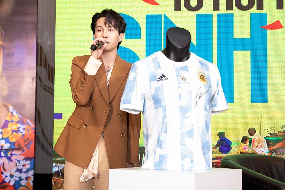 Ca sĩ Jack và bữa ăn tối đáng nhớ với huyền thoại bóng đá Messi-3