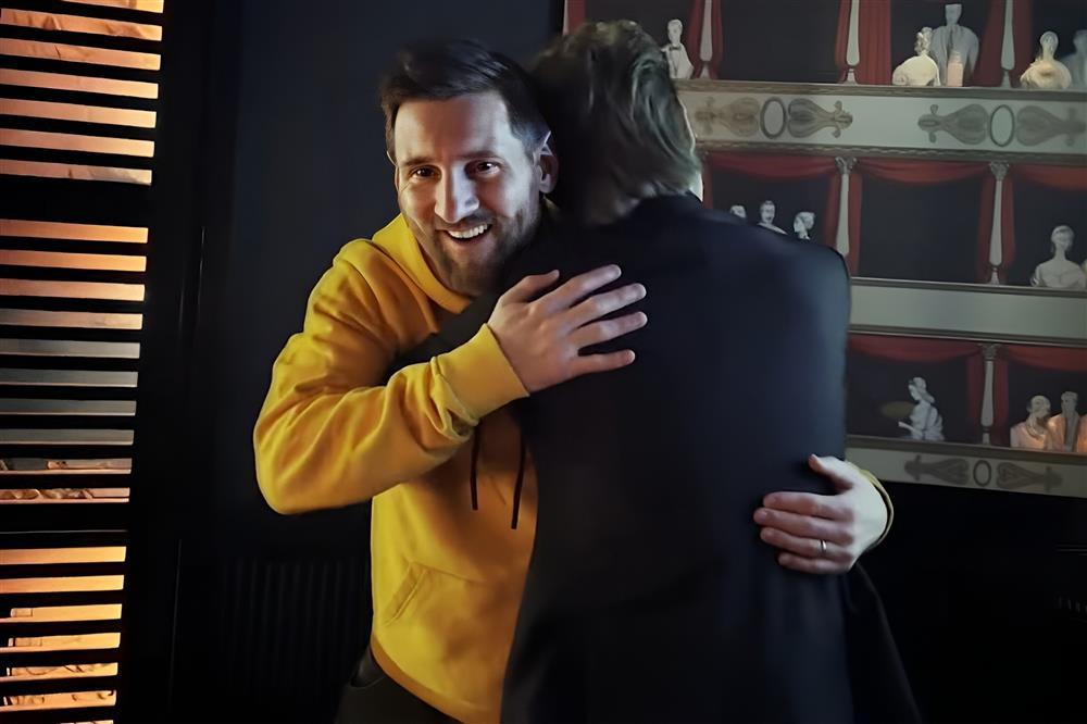 Doanh nhân dẫn Jack đi gặp Messi ngầm tiết lộ hình ảnh gặp gỡ trong MV là trái phép?-2