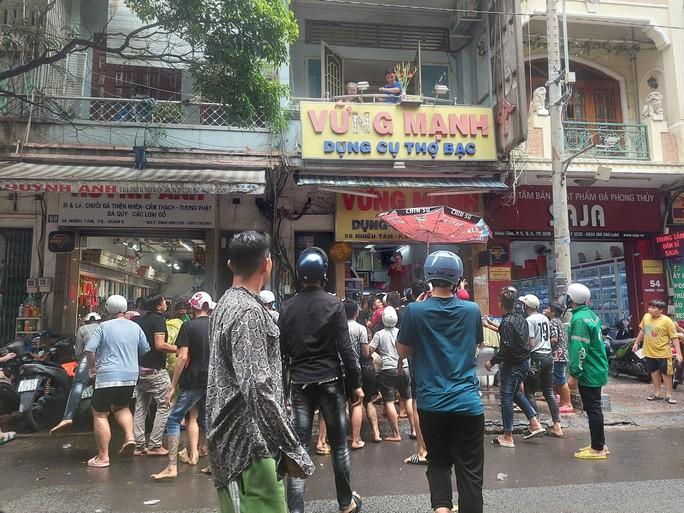 Kinh hoàng hình ảnh giật cô hồn tại TP HCM-6