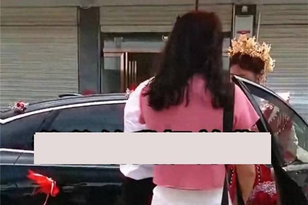 Đến nhà chồng cũ, tôi đứng hình khi thấy người ra mở cửa-2