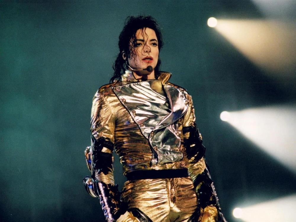 21 tuổi, cậu út nhà Michael Jackson gây sốt với vẻ nam tính, chững chạc-2