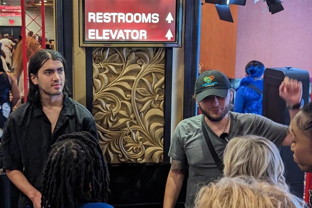 21 tuổi, cậu út nhà Michael Jackson gây sốt với vẻ nam tính, chững chạc-3