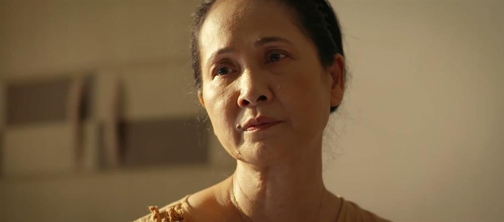 Gia đình mình vui bất thình lình: Nhói lòng cảnh mẹ nhặt nhạnh tóc của con trai bị ung thư-5