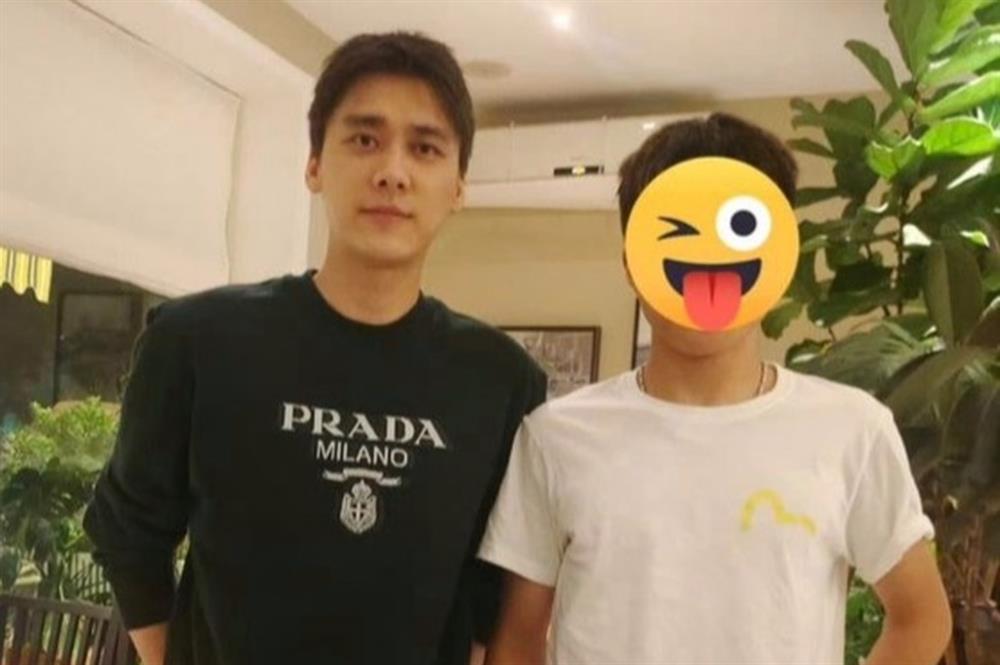 Xuất hiện chớp nhoáng sau bê bối mua dâm, Lý Dịch Phong gây chú ý-1