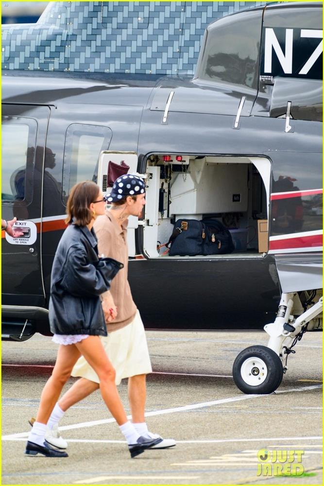 Vợ chồng Justin Bieber - Hailey Baldwin đi chơi bằng trực thăng-3