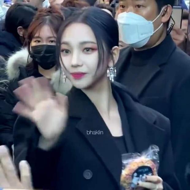 Karina khiến dân tình xuýt xoa với ảnh người qua đường chụp lại-4